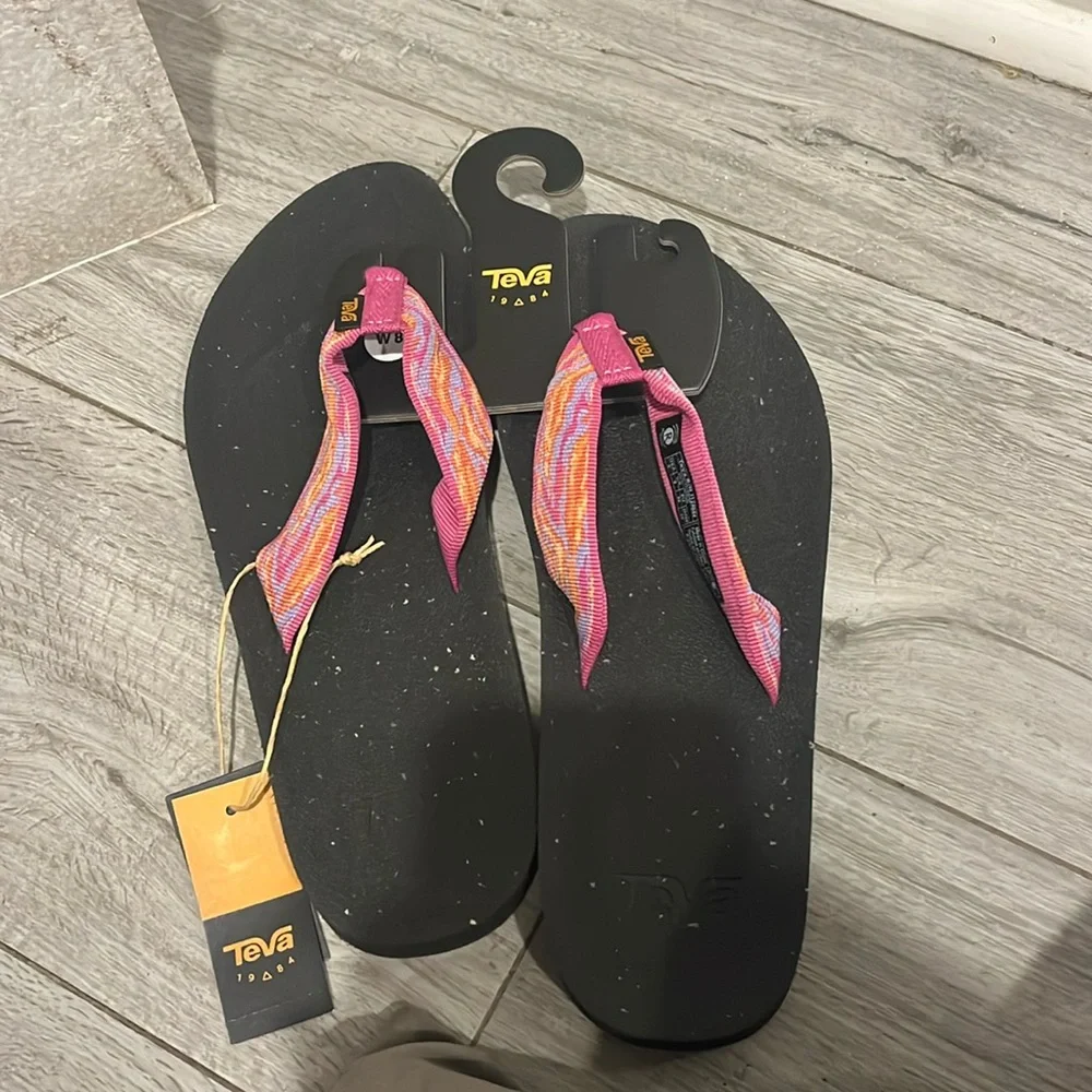 !!New Arrival!! Teva women's flip flops